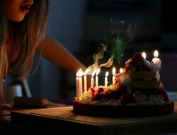 10 Tulisan di Kue Ulang Tahun untuk Diri Sendiri yang Unik dan Penuh Makna