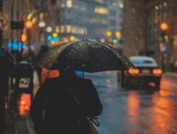 Kata-Kata Hujan Romantis untuk Menghangatkan Suasana Hati