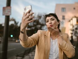 37 Ide Kata-Kata Ulang Tahun untuk Pacar LDR yang Pintar dan Romantis