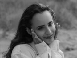 Rekomendasi Film Sofia Carson yang Wajib Ditonton Mulai dari Musikal Hingga Drama