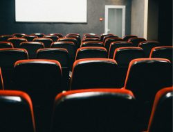 Rekomendasi Film Komedi Terbaik yang Seru dan Ringan untuk Temani Waktu Kumpul Keluarga Saat Lebaran di Rumah